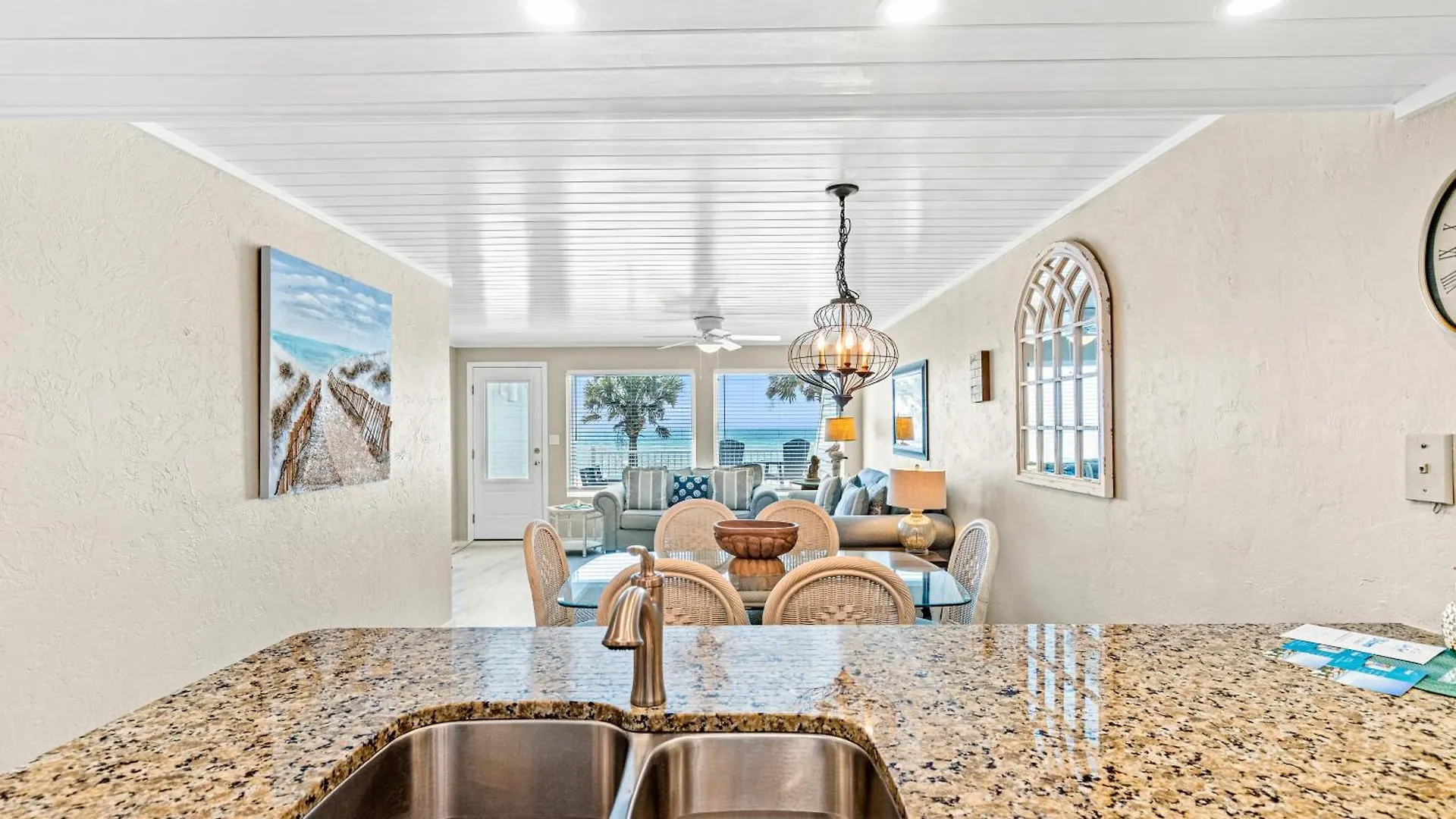 3Br, 3Ba Beachfront Townhome! Sleeps 11! Ocean View! Steps To The Beach! Panama City Beach Holiday home