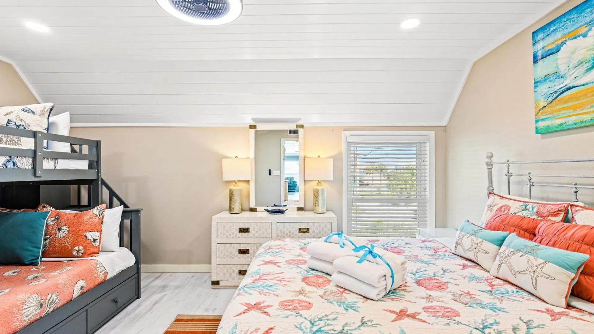 Holiday home 3Br, 3Ba Beachfront Townhome! Sleeps 11! Ocean View! Steps To The Beach! Panama City Beach United States