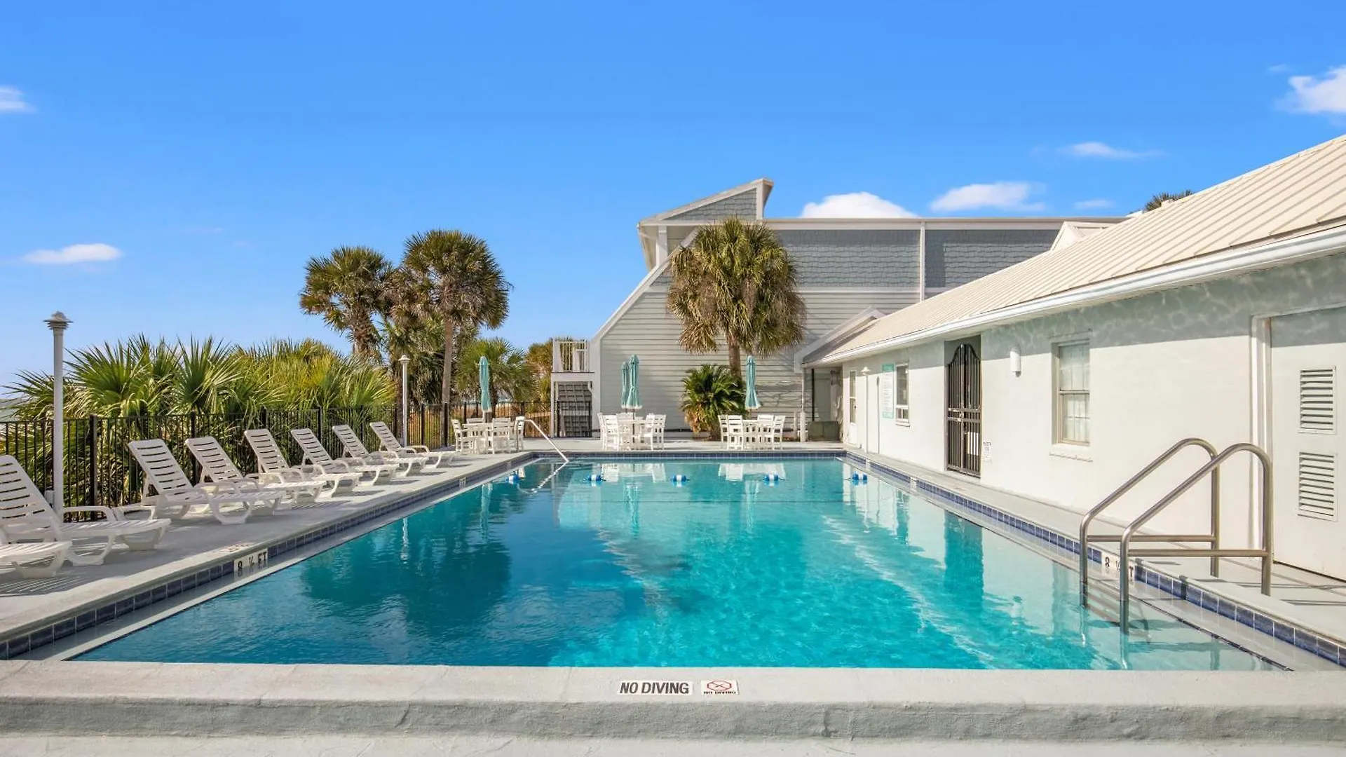 3Br, 3Ba Beachfront Townhome! Sleeps 11! Ocean View! Steps To The Beach! Panama City Beach Holiday home